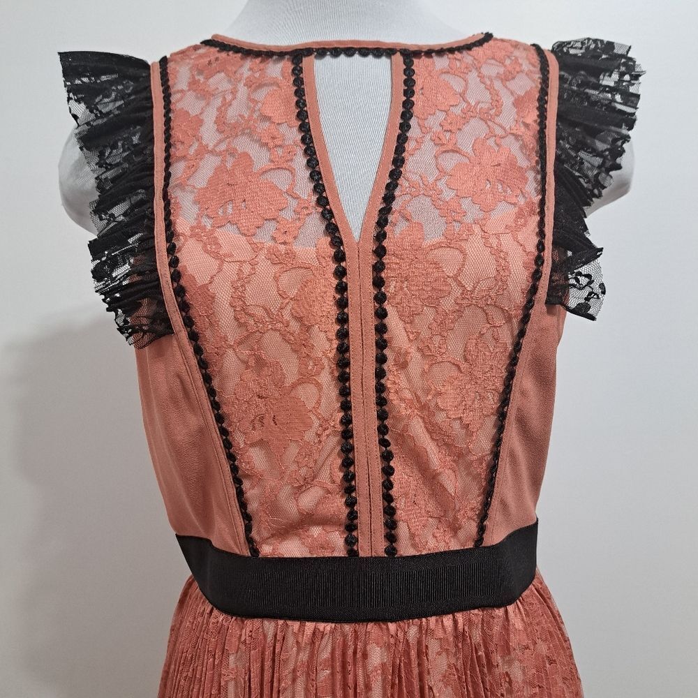Sisley Lace Trim Mini Dress in Rust and Black - Picture 9 of 16